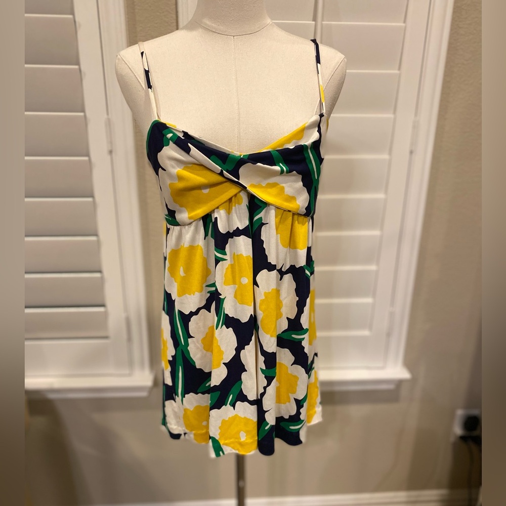 VINTAGE “DIANE VON FURSTENBERG” 100% SILK FLORAL YELLOW BLUE AND WHITE TANK TOP-